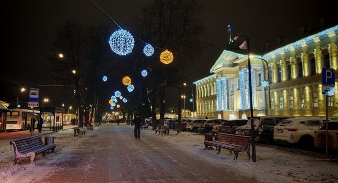 Новогодние лоси, гигантские фонари, арки и варежки: Кострому продолжают украшать к новому году Новогодние лоси, гигантские фонари, арки и варежки: Кострому продолжают украшать к новому году