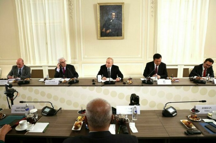 Путин: Переговорщиком Киева может быть кто угодно, но подпись должна быть от легитимных властей