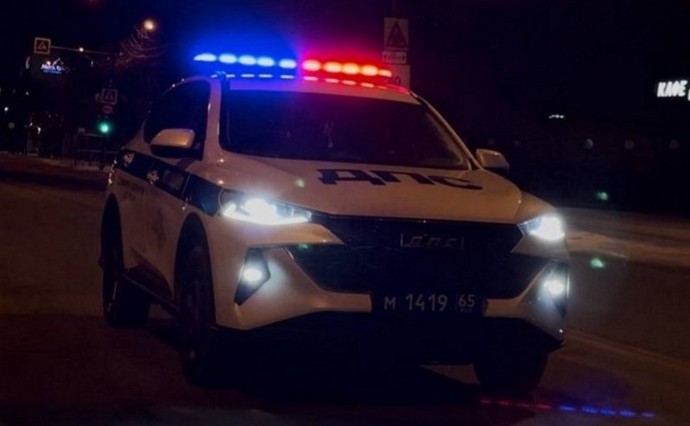 "Камнем разбил окно": подросток на Сахалине угнал авто, чтобы покатать друзей "Камнем разбил окно": подросток на Сахалине угнал авто, чтобы покатать друзей