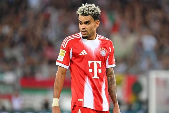 Диаса дисквалифицировали на 3 матча за грубый фол против Хакими, "Бавария" недовольна Диаса дисквалифицировали на 3 матча за грубый фол против Хакими, "Бавария" недовольна