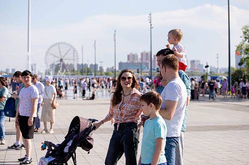 Владимир Путин поручил увеличить господдержку семей