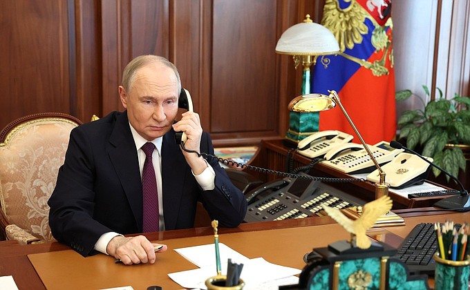 Владимир Путин позвонил главе Беловского района Курской области Николаю Волобуеву