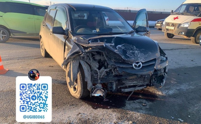 Пассажир хэтчбека пострадал в ДТП в Южно-Сахалинске Пассажир хэтчбека пострадал в ДТП в Южно-Сахалинске