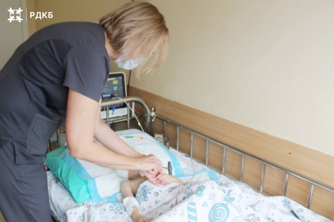 Девочка из Уфы, выброшенная отцом из окна, начала говорить