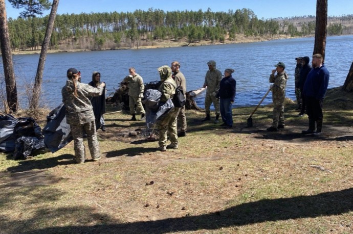 На Байкале ликвидируют несанкционированные свалки на землях лесного фонда