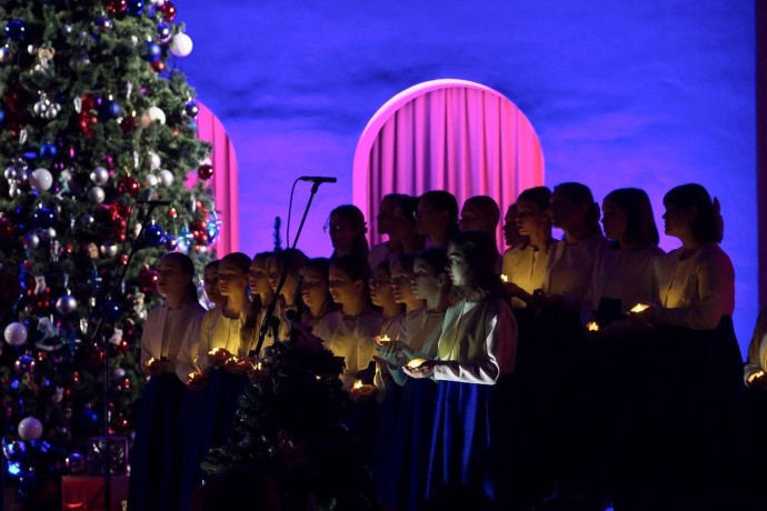 Поющие театры. Новогодние концерты на сценах Москвы Песни Рождества и Нового года. Зимние концерты в трех театрах Москвы