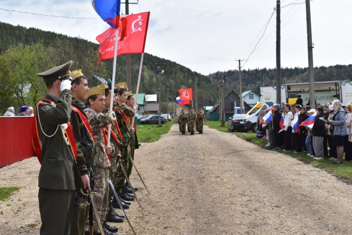 В селе Башкирии прошёл парад  Победы у дома малолетнего узника концлагерей
