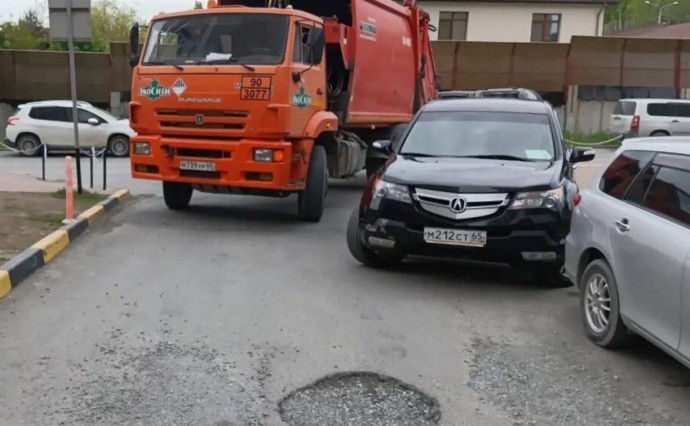 Штрафы для "мусорных" автохамов вступили в силу в Сахалинской области
