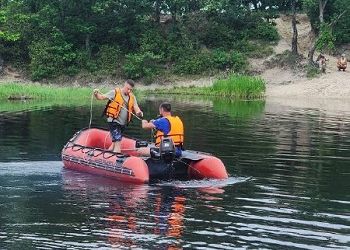 К поискам пропавшего на озере амурчанина привлекли водолазов