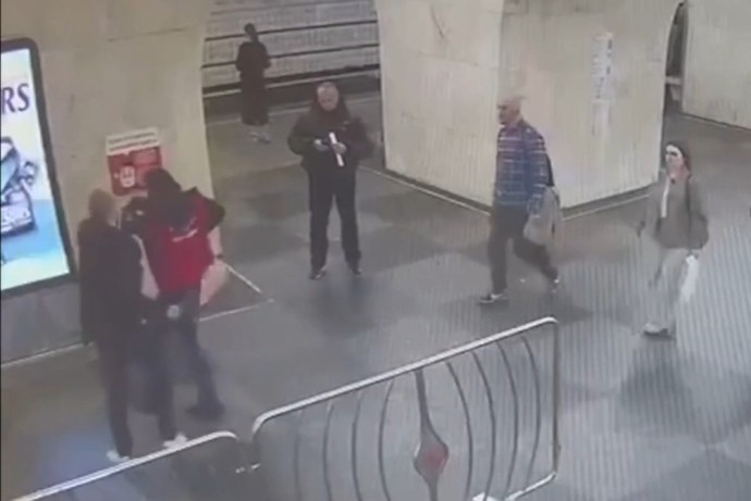 В Москве задержали мужчину, избившего пассажира метро В Москве задержали мужчину, избившего пассажира метро
