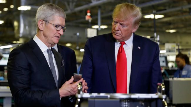 Глава Apple пообещал Трампу перевести часть производства в США