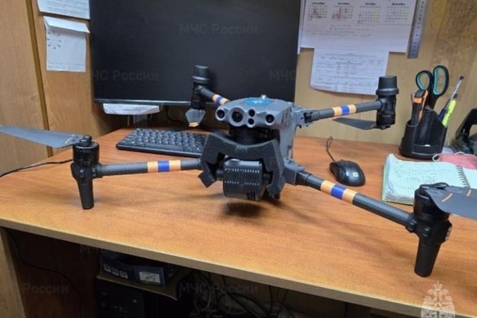 Курские спасатели пополнили свой арсенал современным беспилотником для аварийно-спасательных работ Курские спасатели пополнили свой арсенал современным беспилотником для аварийно-спасательных работ