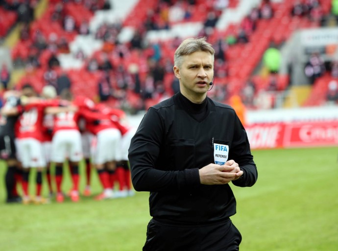 Лапочкин высказался о назначенном пенальти в ворота «Ростова» в пользу «Локомотива» Лапочкин высказался о назначенном пенальти в ворота «Ростова» в пользу «Локомотива»