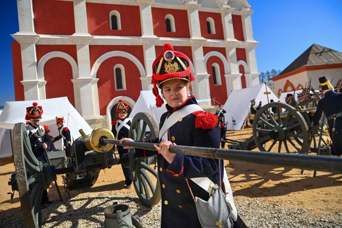 Кинопоказы и исторические реконструкции: что подготовили культурные площадки столицы ко Дню народного единства