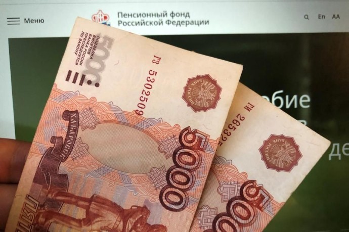 Решение принято. За стаж более 20 лет начнут зачислять по 10 000 рублей
