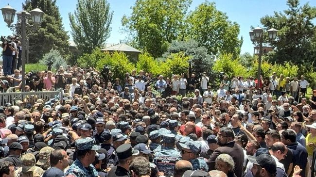 «Турция всегда требовала от армян отказа от веры»: сатрапы Пашиняна чинят беспредел
