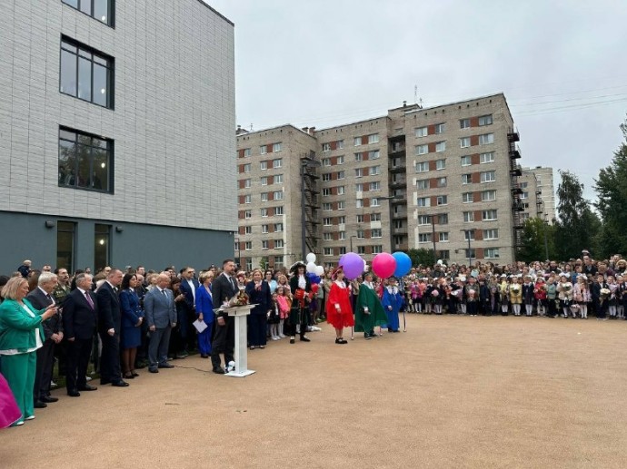 Новый корпус гимназии № 148 имени Сервантеса Калининского района открыл двери для новых школьников