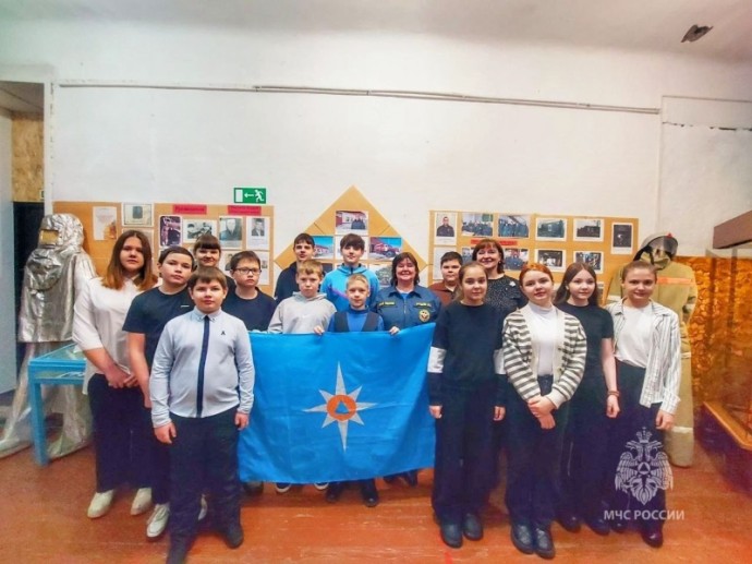 В отдаленном районе Курганской области открылась выставка к 35-летию МЧС России