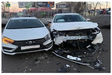 Проезд на красный сигнал светофора в Вологде привел к ДТП