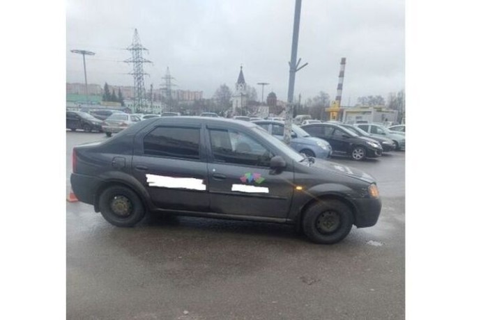 На парковке Линии в Смоленске пенсионерка попала под Логан