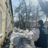 На юношу с крыши дома упала наледь