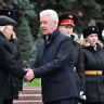 Собянин возложил венки к Могиле Неизвестного Солдата в память о параде 1941 года