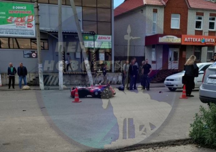 Жесткая авария в Пензенской области: мотоцикл врезался в Калину