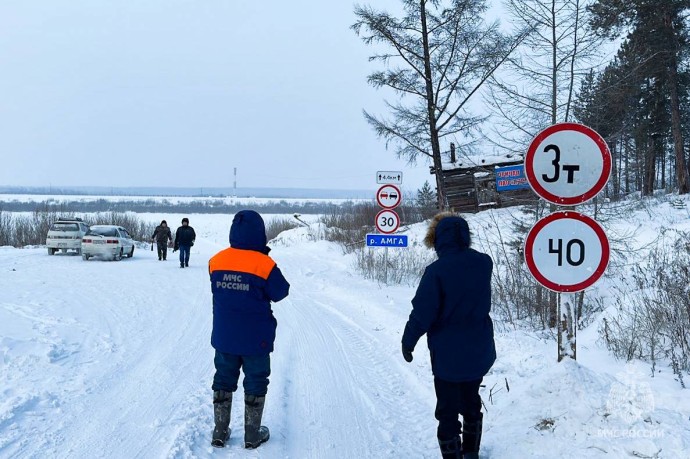 Еще две ледовые переправы открылись в Якутске Еще две ледовые переправы открылись в Якутске