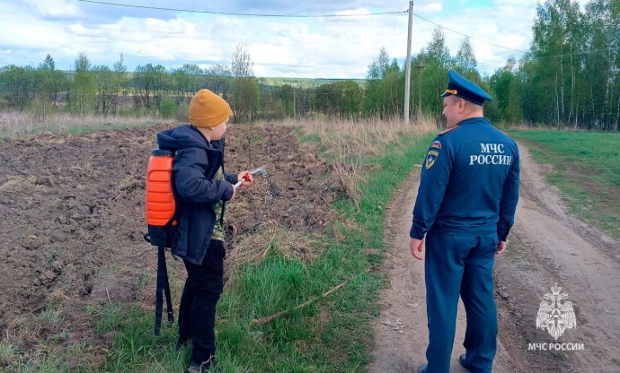 Пожарные пригласили в гости мальчика из Белева