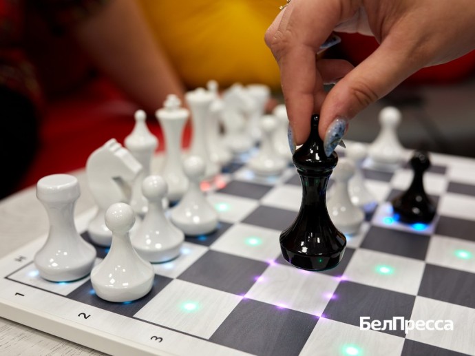 Магия начинается. В верхопенской библиотеке запускают вулкан и играют в умные шахматы Магия начинается. В верхопенской библиотеке запускают вулкан и играют в умные шахматы