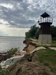 В Астраханской области паводком смыло дом в реку