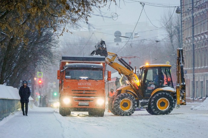 Последствия снегопада в столице ликвидируют круглосуточно