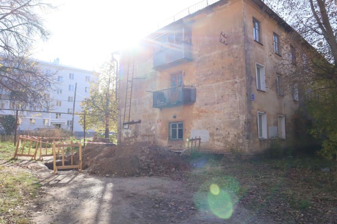 Из кранов жителей аварийного дома три недели хлещет кипяток Из кранов жителей аварийного дома три недели хлещет кипяток