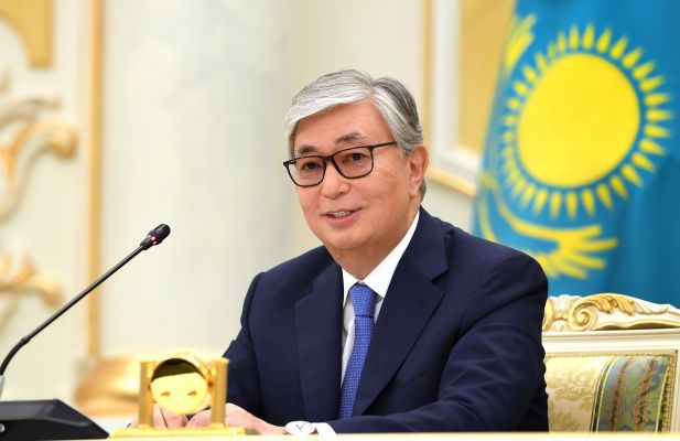 Мешают лень и Китай: Казахстан — не союзник для России, но и Украиной он не станет