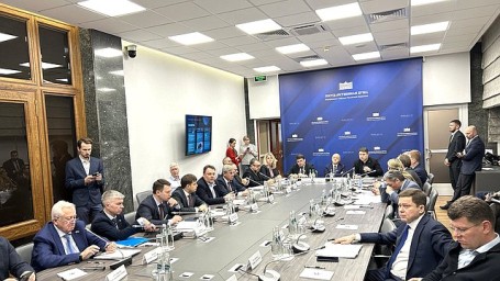 Состоялось заседание межфракционной рабочей группы по законодательному обеспечению применения ИИ под руководством заместителя Председателя ГД Александра Бабакова