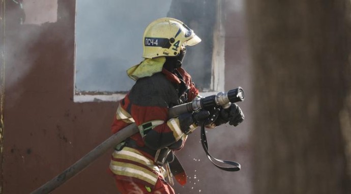 В Старом Осколе при пожаре в многоэтажке эвакуировали 10 человек В Старом Осколе при пожаре в многоэтажке эвакуировали 10 человек