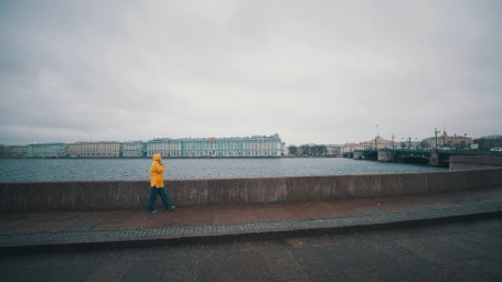 «Осень — не время для депрессии»: петербуржцам рассказали, как избежать сезонного сплина