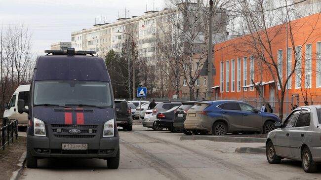 Подростка, напавшего на одноклассников в Нижнем Новгороде, доставили в суд