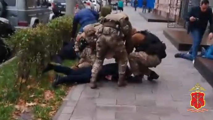 Двоих аптекарей задержали за продажу сильнодействующих таблеток по поддельным рецептам Двоих аптекарей задержали за продажу сильнодействующих таблеток по поддельным рецептам