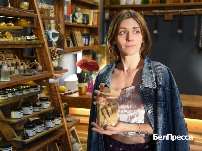 Ожерелье для Чиби. Как белгородка создаёт домашние ароматы, духи, свечи и украшения