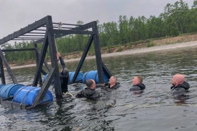 В Бурятии водолазы Росгвардии провели занятия на Байкале