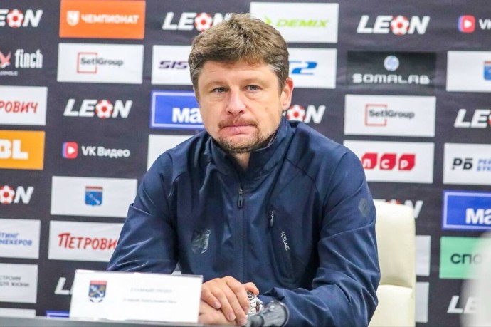 Футболисты «Ленинградца» услышали главного тренера и победили Футболисты «Ленинградца» услышали главного тренера и победили