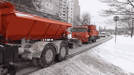 Дмитрий Миляев: На дорогах работает почти 600 единиц спецтехники