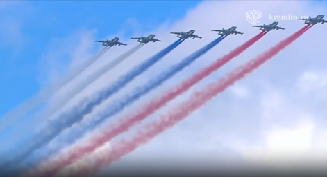 Видео. Пролетом авиации и триколором на небе над Москвой завершился парад Победы