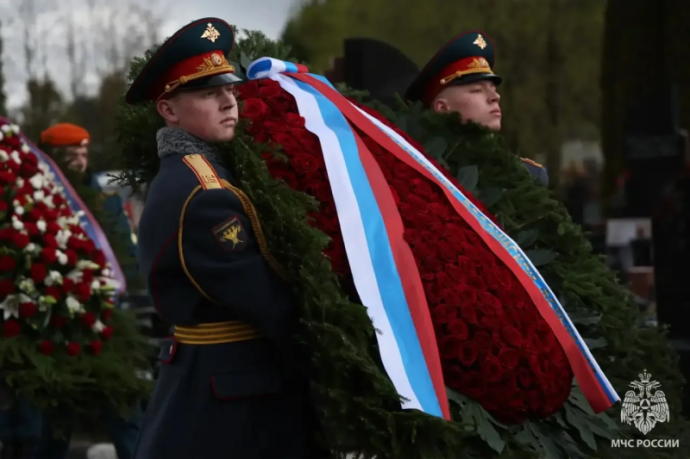 Личный состав МЧС России почтил память жертв аварии на Чернобыльской АЭС