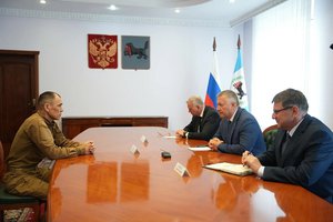 Игорь Кобзев обсудил поддержку семей военнослужащих с участником СВО Геннадием Маханаевым Игорь Кобзев обсудил поддержку семей военнослужащих с участником СВО Геннадием Маханаевым