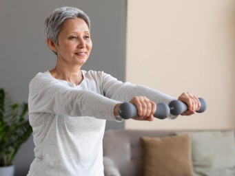 Силовые тренировки после 50 — это вопрос не рельефа, а хороших костей и метаболизма: новая формула фитнеса