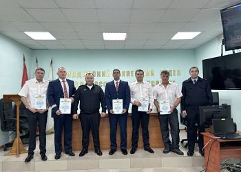 В Тынде наградили железнодорожников, участвовавших в ликвидации крушения Ан-24 В Тынде наградили железнодорожников, участвовавших в ликвидации крушения Ан-24