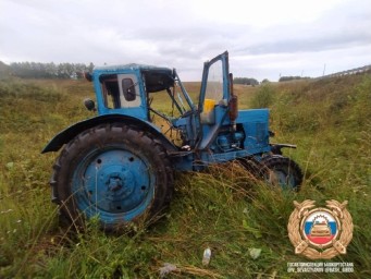 В Мишкинском районе Башкирии опрокинулся трактор, водитель погиб