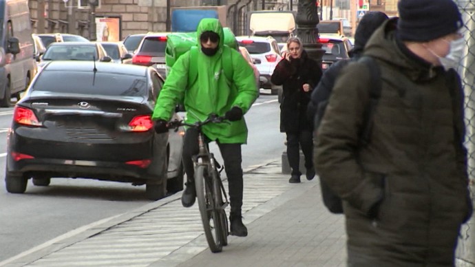 Как запрет на работу в такси и доставке мигрантам отразился на количестве вакансий